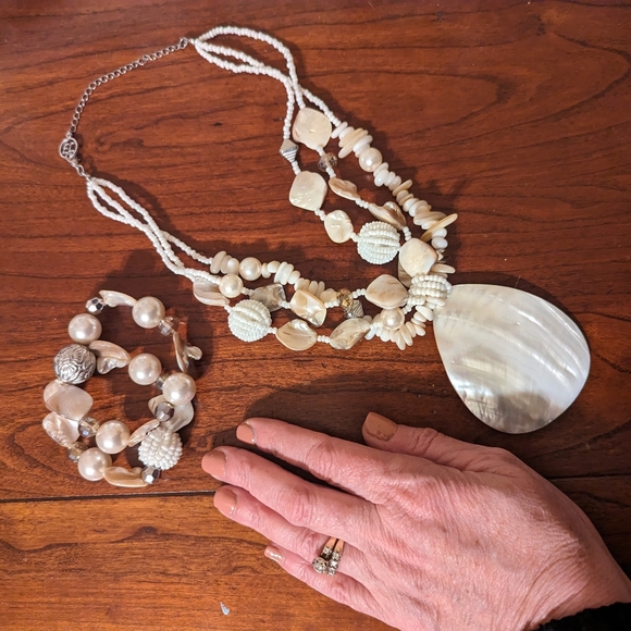 Erica Lyons Chunky Shell and Beaded Shell Necklace and Bracelet Set Tropical - Picture 4 of 4
